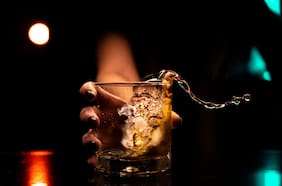 Científicos chilenos descubren una inesperada relación entre el alcoholismo y las bacterias del intestino