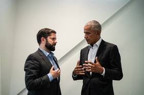 Presidente Boric sostiene reunión informal con Barack Obama en Brooklyn