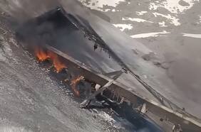 Corte de frenos provoca que camión desbarranque y se incendie en ruta que une Chile y Argentina