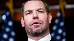 Congresista Eric Swalwell enfrenta acusación por conducta sexual inapropiada