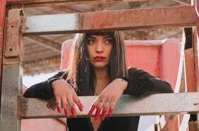 Mon Laferte baja sus revoluciones: “No voy con eso de que el show debe continuar”