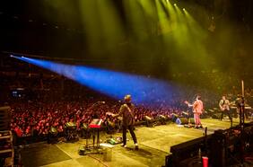 Los Bunkers cierran su gira Ven Aquí con histórico show en el Palacio de los Deportes en México