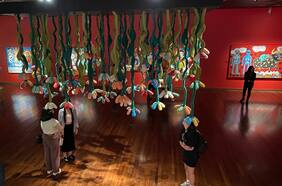 Te amo: así es la exposición gratuita de Mon Laferte en el GAM