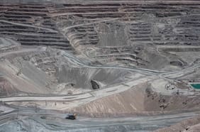 Zaldívar vive jornada clave: Coeva de Antofagasta define este jueves si mina del grupo Luksic podrá seguir operando