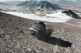 ¡Otro récord más! Ahora un camión solar hace de las suyas en el volcán Ojos del Salado