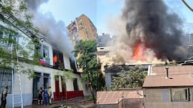 Bomberos combate incendio estructural de un cité en el barrio Yungay de Santiago