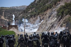 Gobierno boliviano denuncia uso de dinamita, armas de fuego y hasta francotiradores en protestas de seguidores de Evo Morales