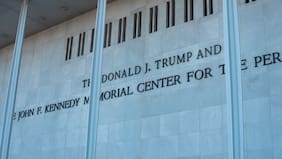 Un juez federal dictamina que Trump no puede añadir su nombre al Centro John F. Kennedy para las Artes Escénicas