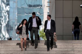 Participación laboral femenina sube en la última década, pero impulsada por la informalidad