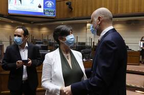 “Entre dulce y agraz”: Cómo el fin del Senado ha repercutido en el histórico regreso de los comunistas a la Cámara Alta