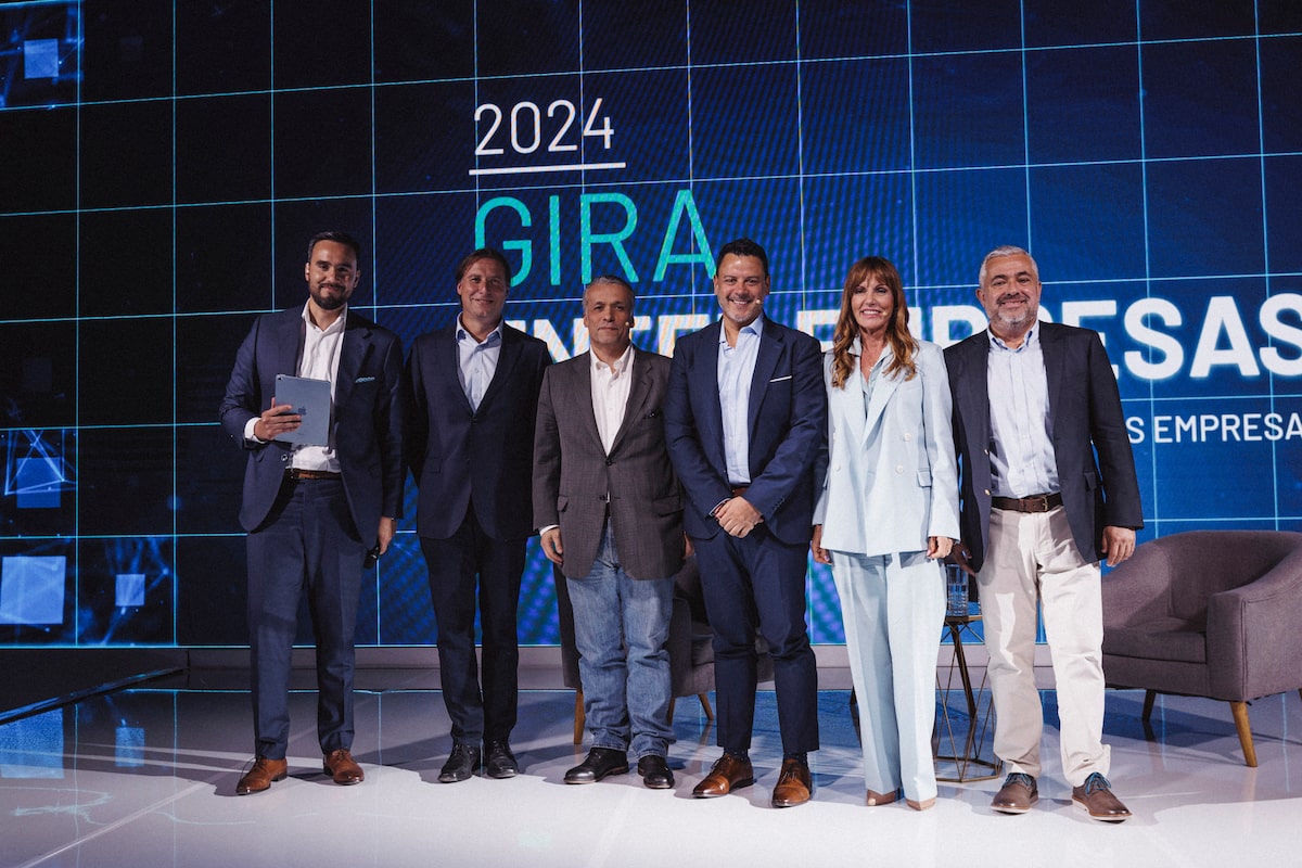 Daniel Silva, Andrés Salvador, Óscar Landerretche, Claudio Anabalón, Sandra Guazzotti, y Miguel Vargas.