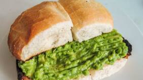 Marraqueta con palta: ¿lleva sal o limón? Los secretos del desayuno chileno que se hizo viral