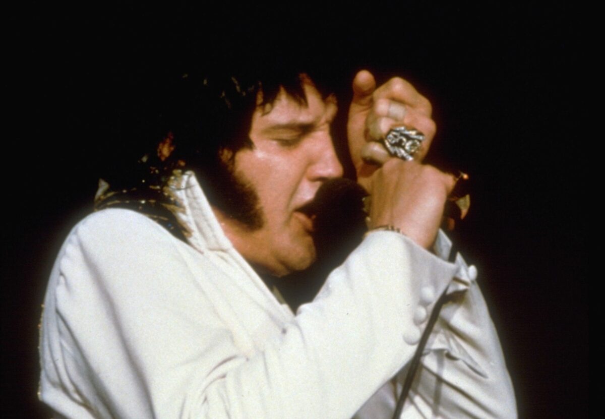 Por qué Elvis Presley todavía nos importa? - La Tercera
