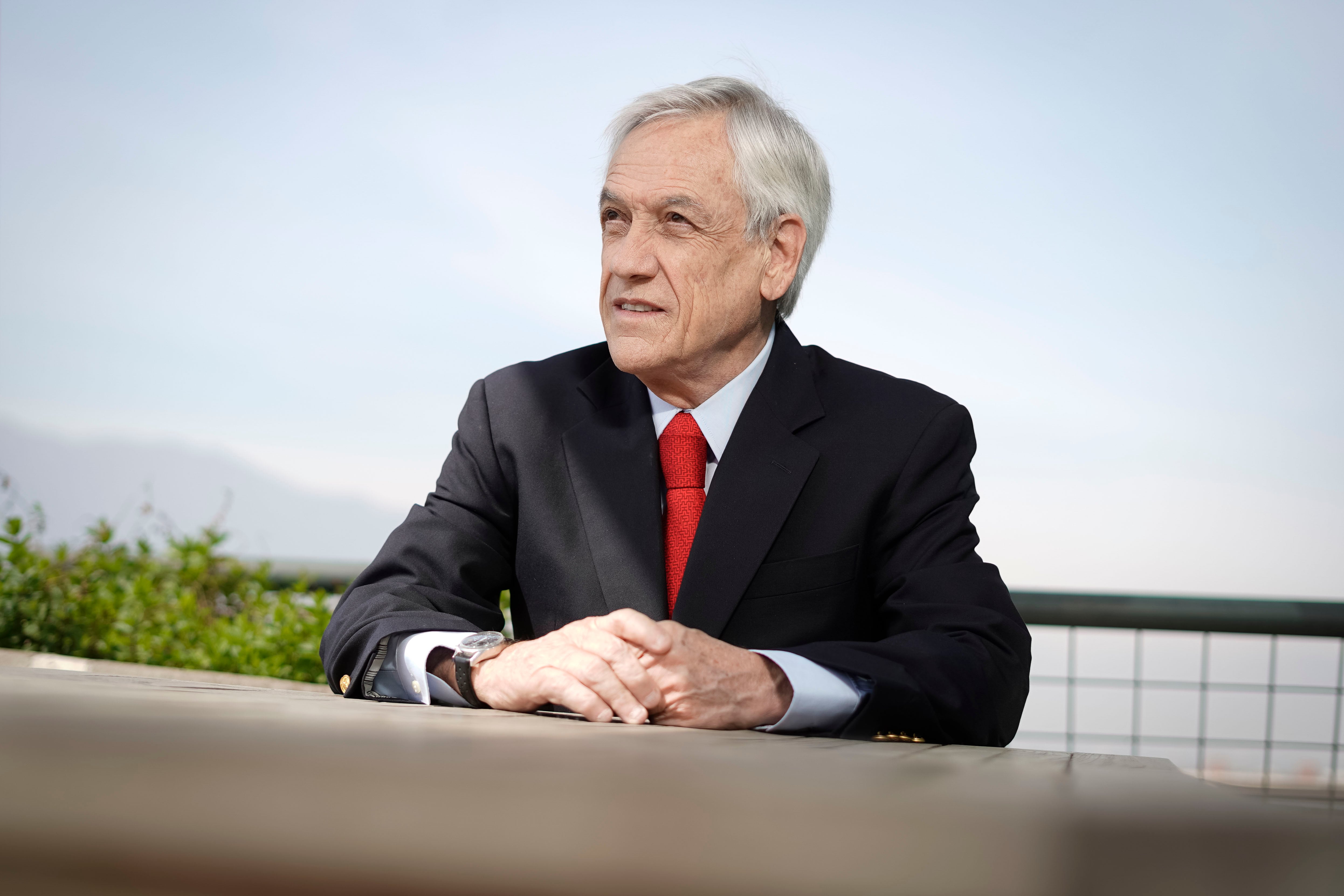 Obama, Macron, Lula, Rajoy y más: libro perfila al expresidente Piñera a través de 50 voces globales