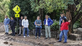 Camino a Farellones permanece cerrado para el público general tras aluvión en Lo Barnechea: casas del sector presentan daños