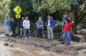 Camino a Farellones permanece cerrado para el público general tras aluvión en Lo Barnechea: casas del sector presentan daños