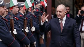 Bulgaria vota en su octava elección en cinco años con Radev como favorito