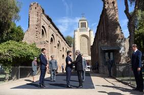 Presidente argentino llega a Chile para participar de la conmemoración del 205° aniversario del Abrazo de Maipú