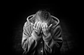 El síntoma gastrointestinal común que está vinculado al Alzheimer, según un estudio