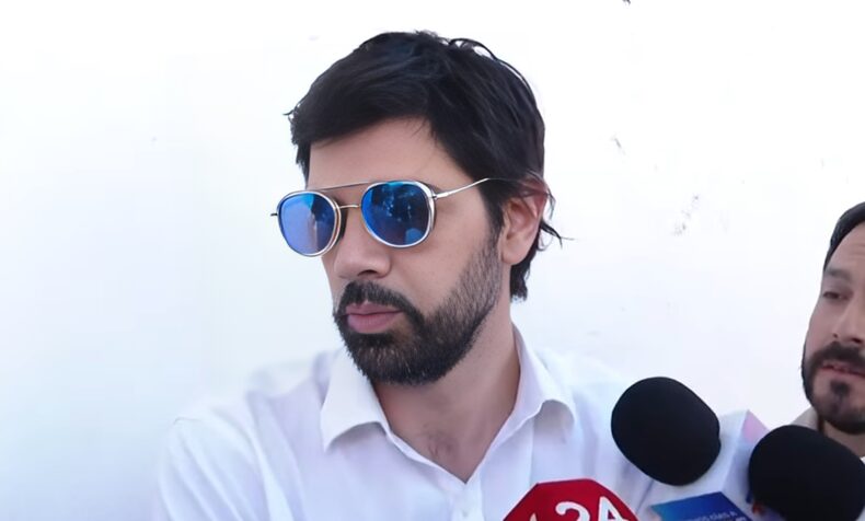 El diputado Joaquín Lavín visitó en la cárcel de San Miguel a su esposa Cathy Barriga.