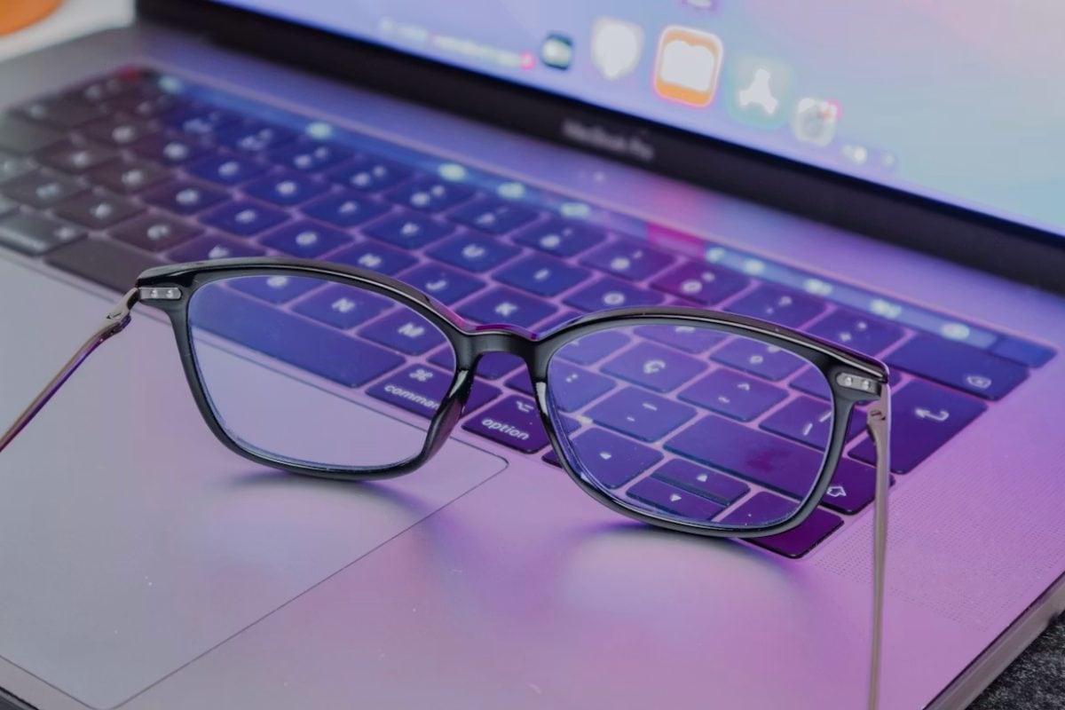 Soy oftalmólogo y esto es lo que dice la ciencia sobre los filtros de luz azul en los lentes