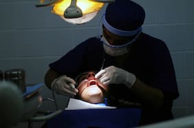 Chilenos desarrollan prometedor avance tecnológico que abre la esperanza de regenerar implantes dentales