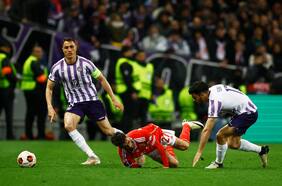 Fin al sueño europeo de Gabriel Suazo: Toulouse empata ante Benfica y queda eliminado de la UEFA Europa League