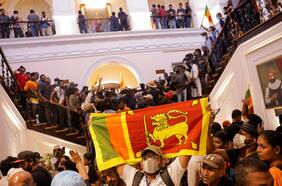 Presidente de Sri Lanka huye hacia Maldivas ante crisis política