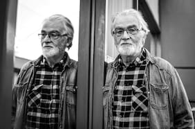 Hernán Gómez, el guardián de Quilapayún publica sus memorias: “Quiero defender al grupo, ha habido mucha mistificación”