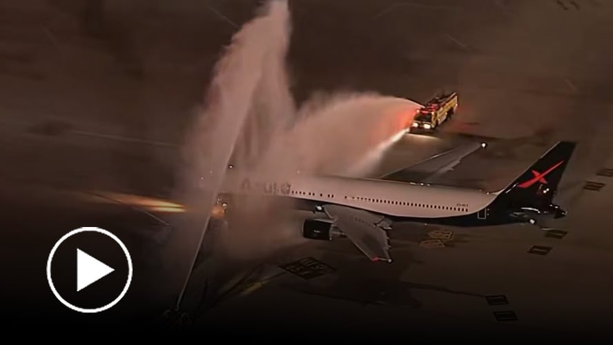 Avión de la selección brasileña es "bautizado" antes de su vuelo a la Copa del Mundo