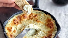 Dip de alcachofas con grana padano