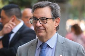 Ministro Barros llama a dejar de lado “lo que nos divide” en conmemoración de Glorias Navales