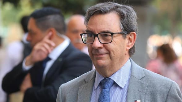 Ministro Barros llama a dejar de lado “lo que nos divide” en conmemoración de Glorias Navales