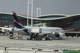 Latam: huelga de pilotos afecta a 173 vuelos y 20 mil pasajeros en víspera de las elecciones