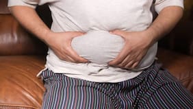Qué provoca la acumulación de grasa abdominal al envejecer, según un reciente estudio