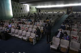 Plan Paso a Paso anuncia apertura de cines y teatros con aforo reducido