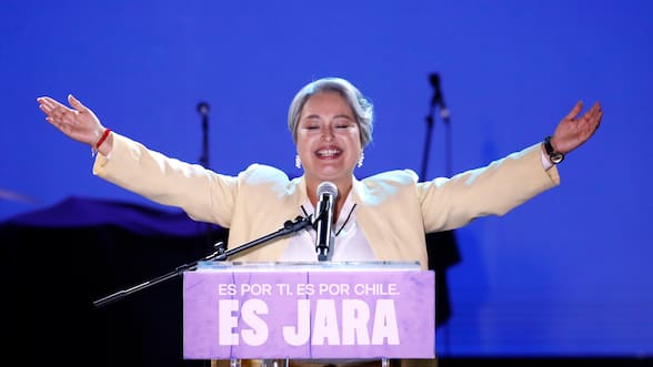 Sin políticos: comando de Jara notifica a los partidos que la candidata votará junto a su familia