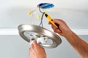 Maestro chasquilla: guía para instalar una lámpara de techo en casa