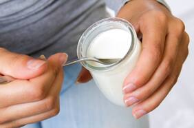 ¿Comer yogur realmente reduce el riesgo de diabetes? Esto dicen 4 nutricionistas