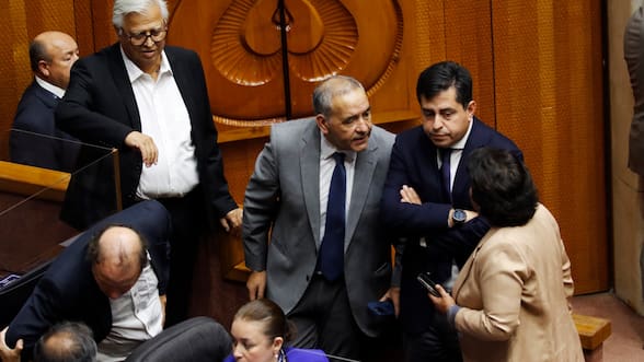 Alianza del PS y el PPD con la derecha genera primer quiebre en la oposición y enreda acuerdo por comisiones en el Senado