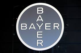Acciones de Bayer anotan fuerte baja tras condena por eventual efecto cancerígeno de herbicida Roundup