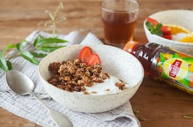 Granola de avena, semillas y durazno