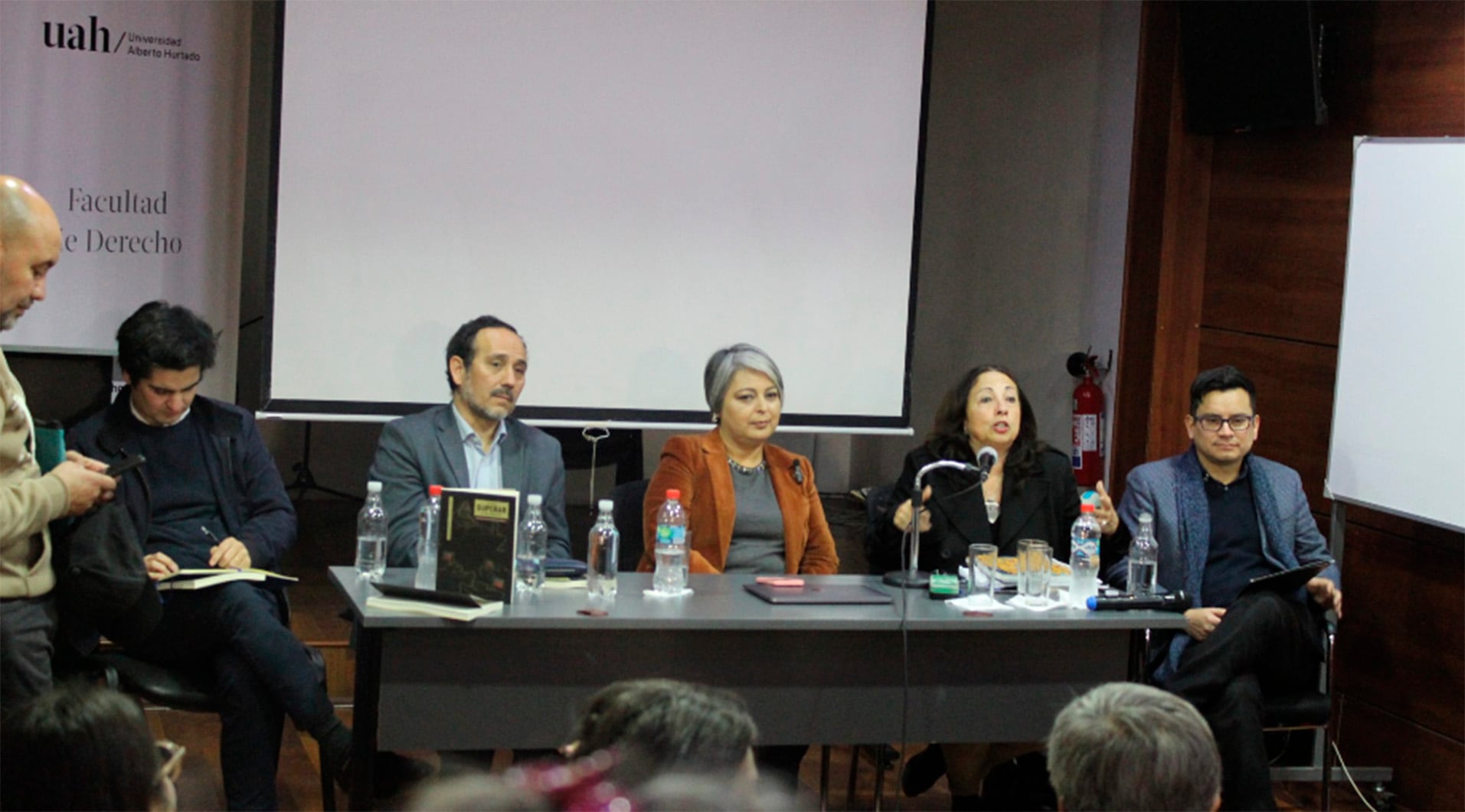 Acompañado de Jara y el exsubsecretario José Miguel Ahumada, Núñez presentó -19 de junio- su libro Apuntes para superar el neoliberalismo: rutas hacia un nuevo modelo de desarrollo para Chile.