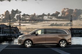 Mercedes-Benz VLE se luce con la van eléctrica que parece limusina