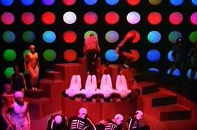 Around the world, de Daft Punk: el baile del robot