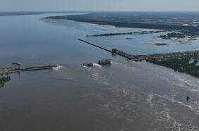 Kiev dice que interceptó una llamada que mostraba que Rusia voló la represa de Nova Kakhovka