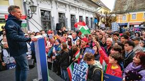 Tras 16 años de gobierno Orbán, Hungría vota por Peter Magyar para primer ministro