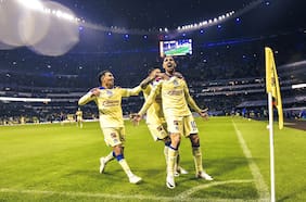 Figura absoluta en el Clásico Azteca: revisa el espectacular doblete de Diego Valdés en la goleada del América sobre Chivas