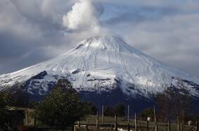 Sernageomin reporta aumento de actividad en el volcán Villarrica