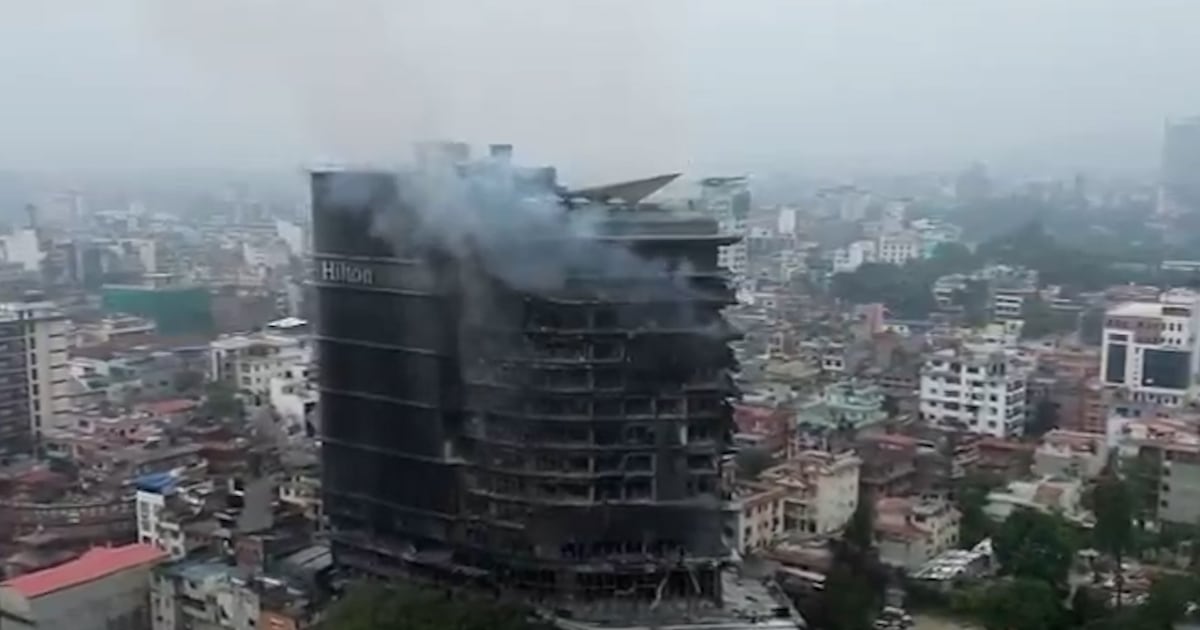 Completamente carbonizado: dron muestra cómo quedó el hotel Hilton tras violentas protestas en Nepal